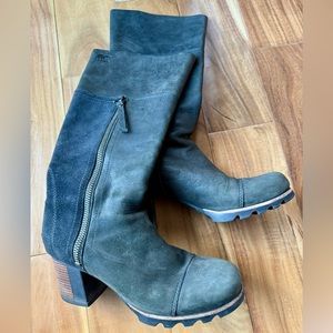 Sorel Addington Chelsea boots size 8.5 black and dark green leather suede